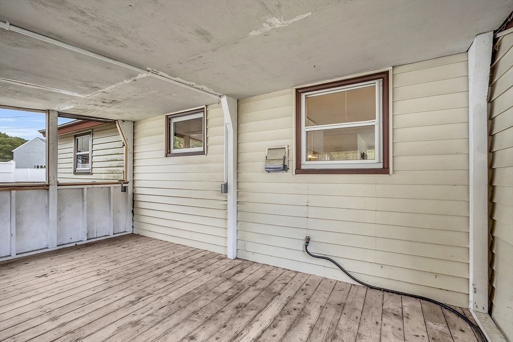 24 Candice St