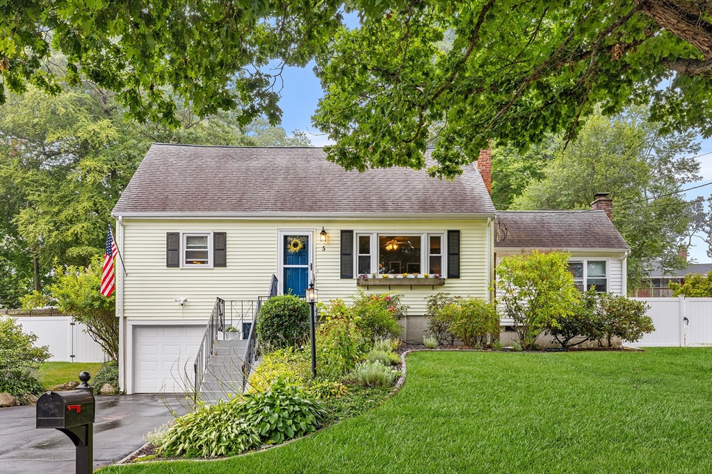5 Trinity Dr