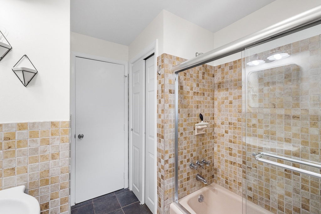 5 Trinity Dr