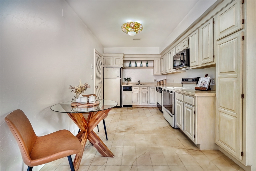 115 Washington St # 2D