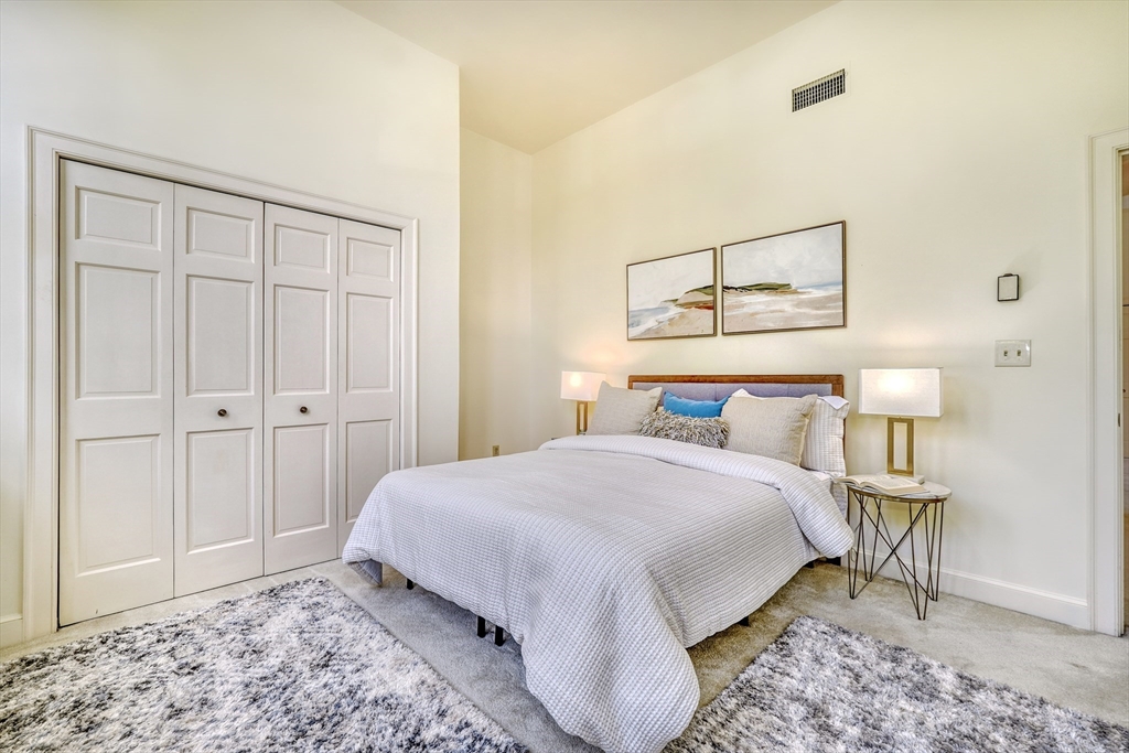 115 Washington St # 2D