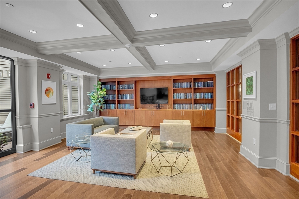 1501 Commonwealth Avenue Unit: PH2