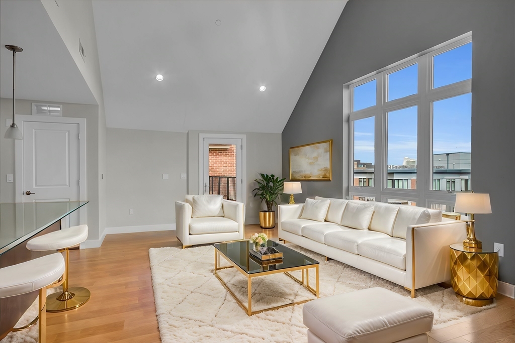 1501 Commonwealth Avenue Unit: PH2