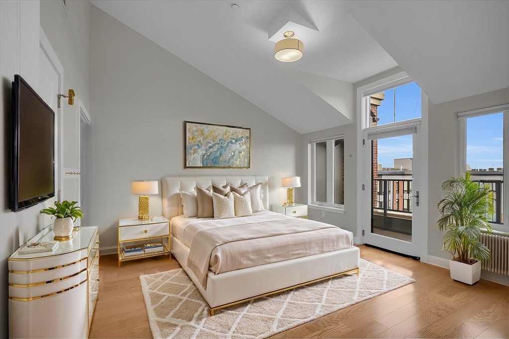 1501 Commonwealth Avenue Unit: PH2