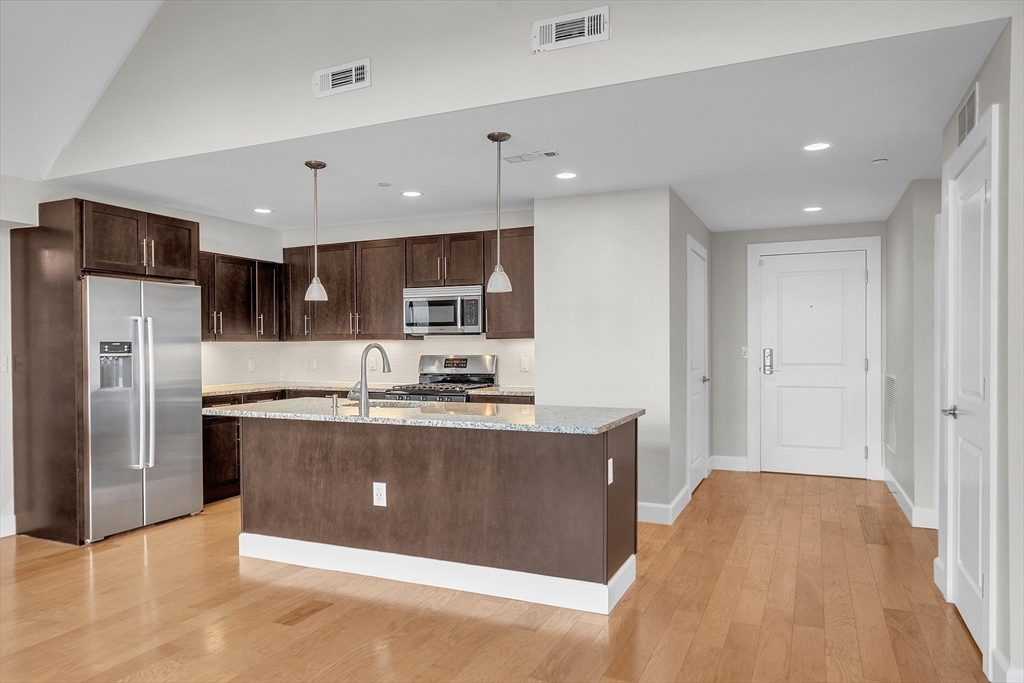 1501 Commonwealth Avenue Unit: PH2
