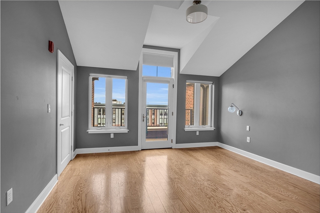 1501 Commonwealth Avenue Unit: PH2