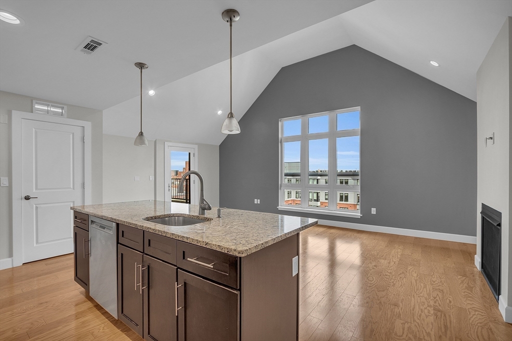 1501 Commonwealth Avenue Unit: PH2