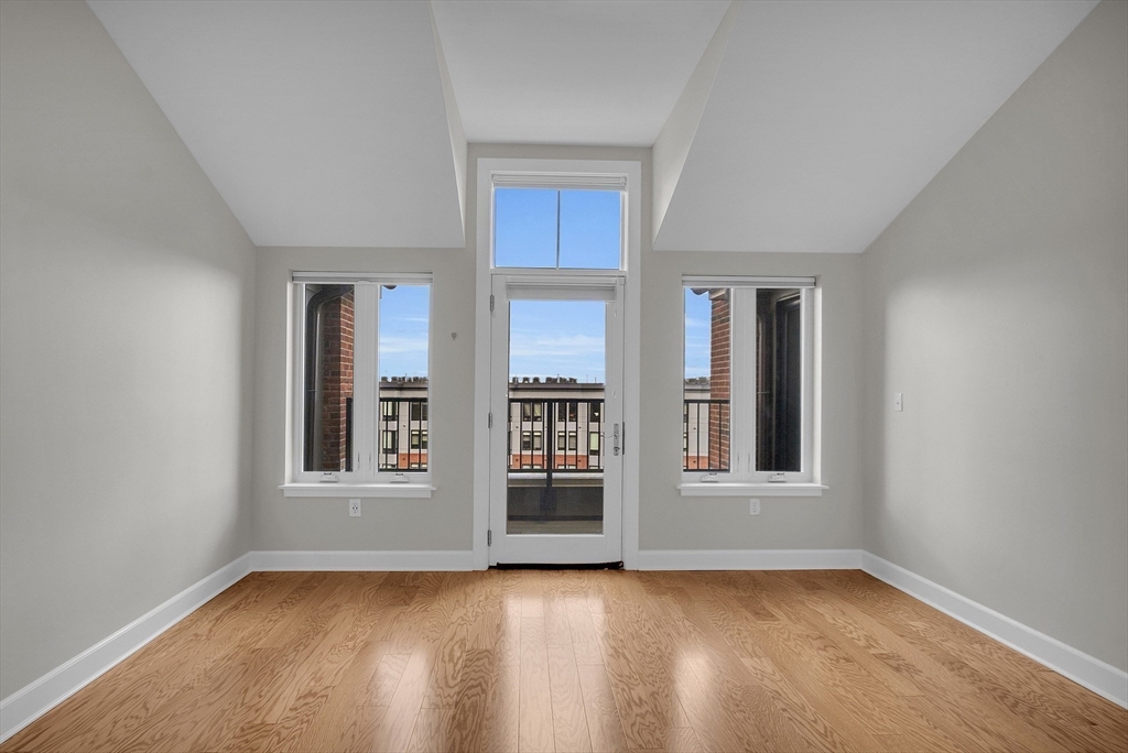 1501 Commonwealth Avenue Unit: PH2
