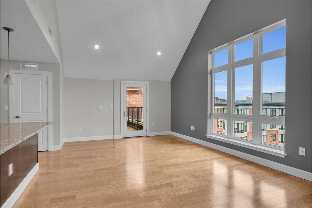 1501 Commonwealth Avenue Unit: PH2