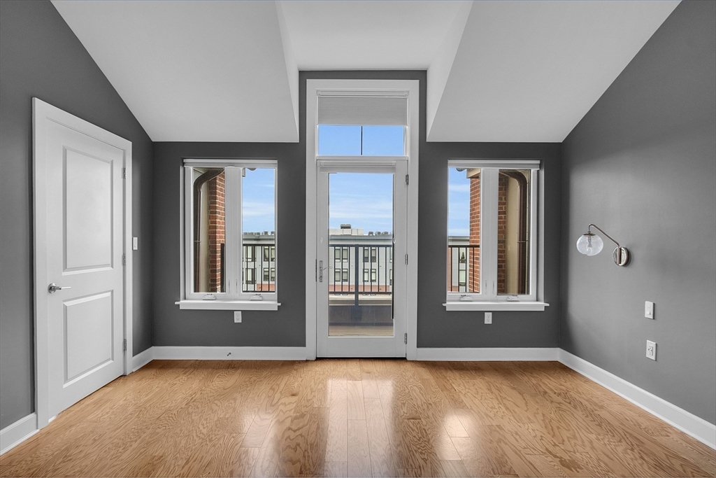 1501 Commonwealth Avenue Unit: PH2