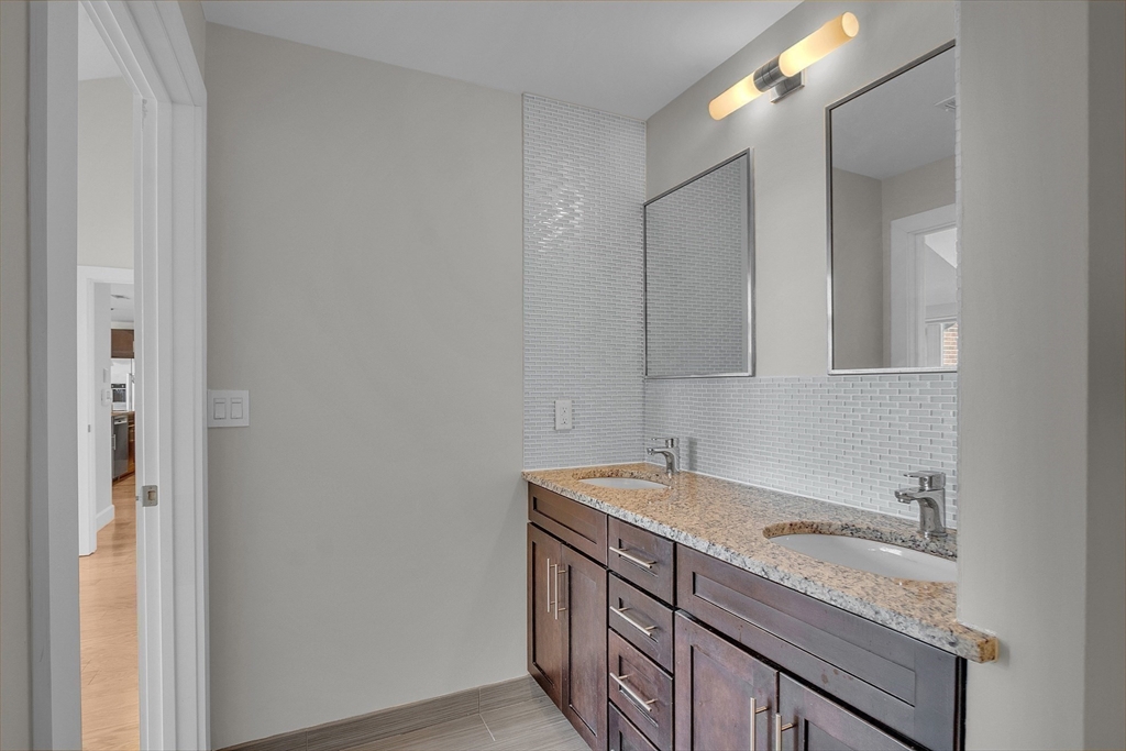 1501 Commonwealth Avenue Unit: PH2