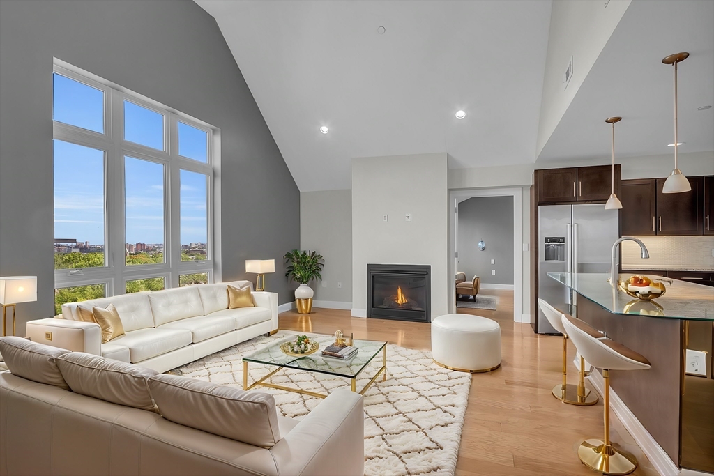 1501 Commonwealth Avenue Unit: PH2