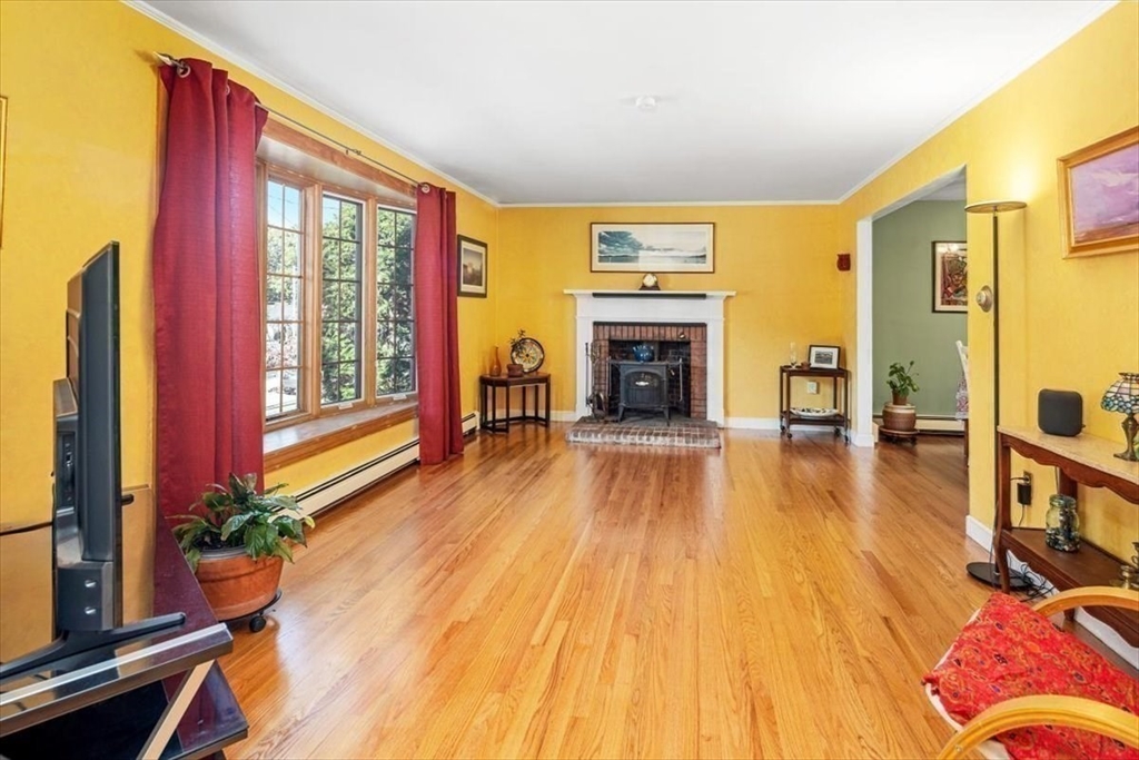 12 Woodland Dr