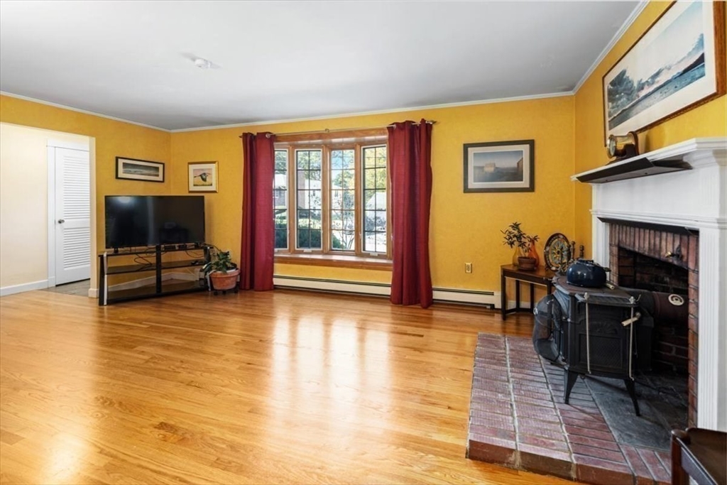 12 Woodland Dr