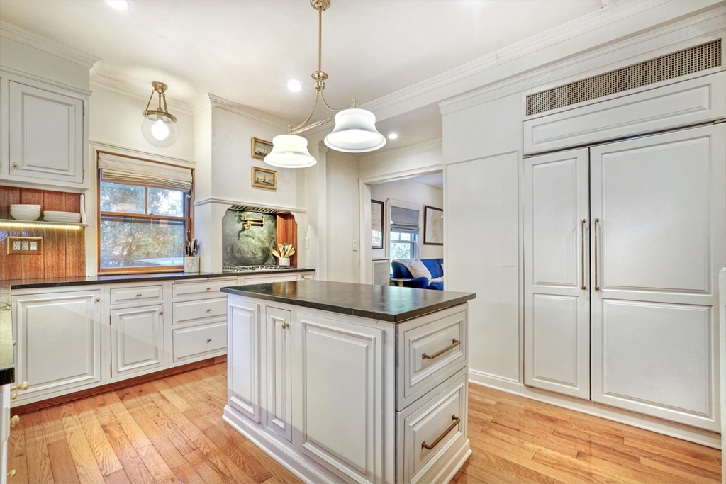 15 Rock Hill St