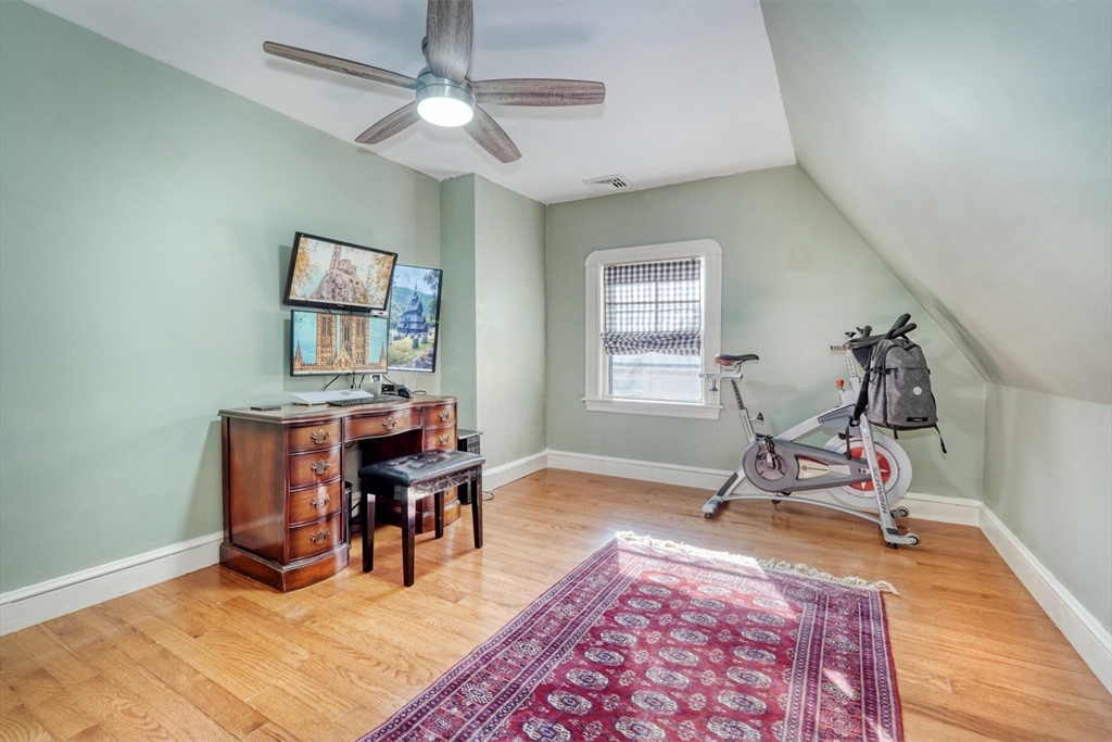 15 Rock Hill St