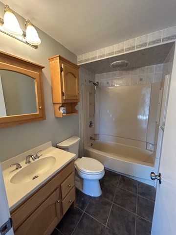 11 Kenmar Dr # 18