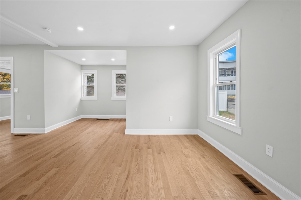 26 Hartford St