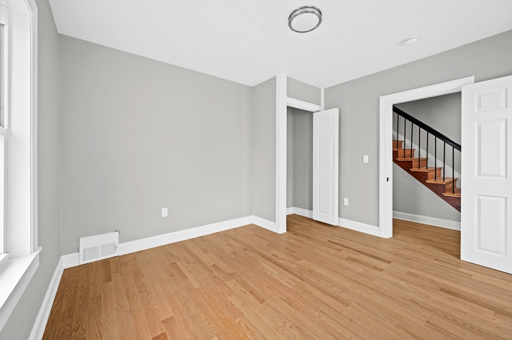 26 Hartford St