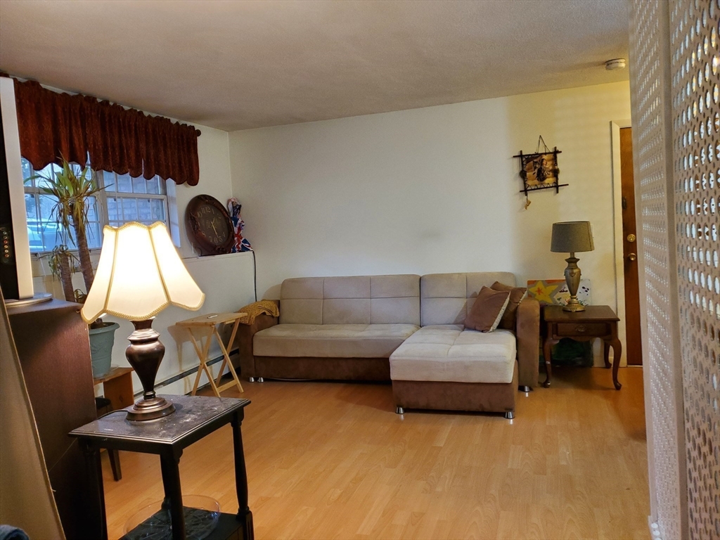 14 Williamsburg Ct # 3
