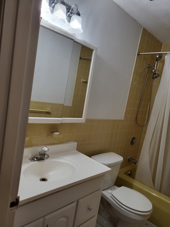 14 Williamsburg Ct # 3