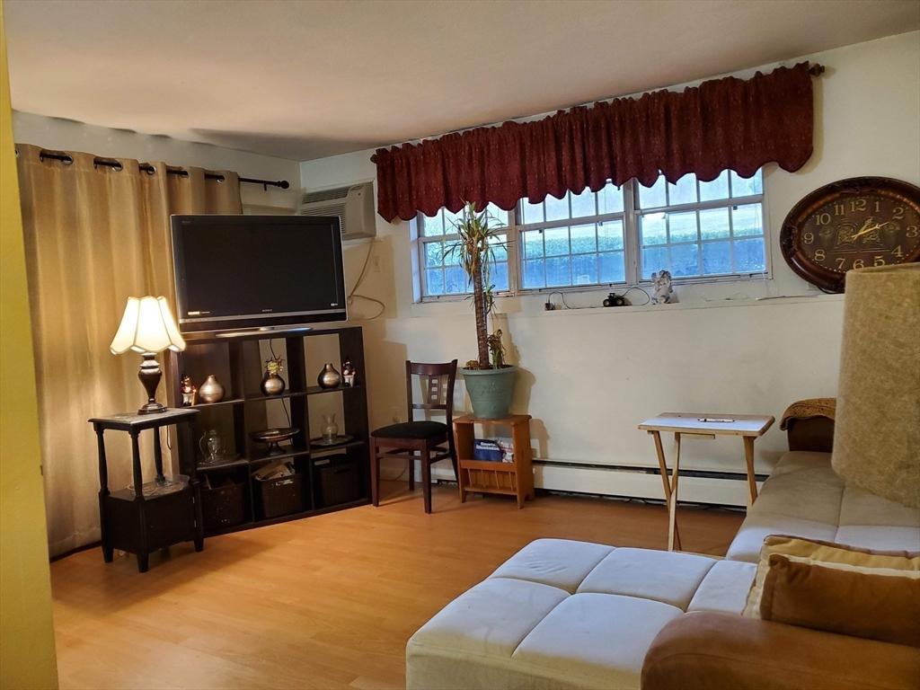 14 Williamsburg Ct # 3