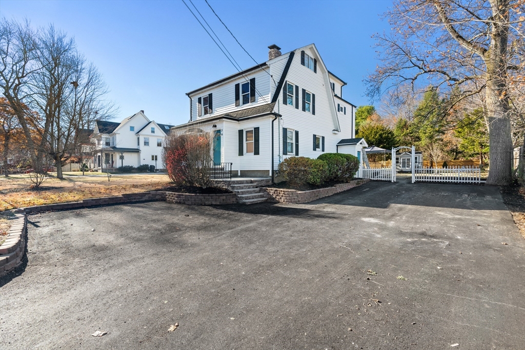 76 Speen St