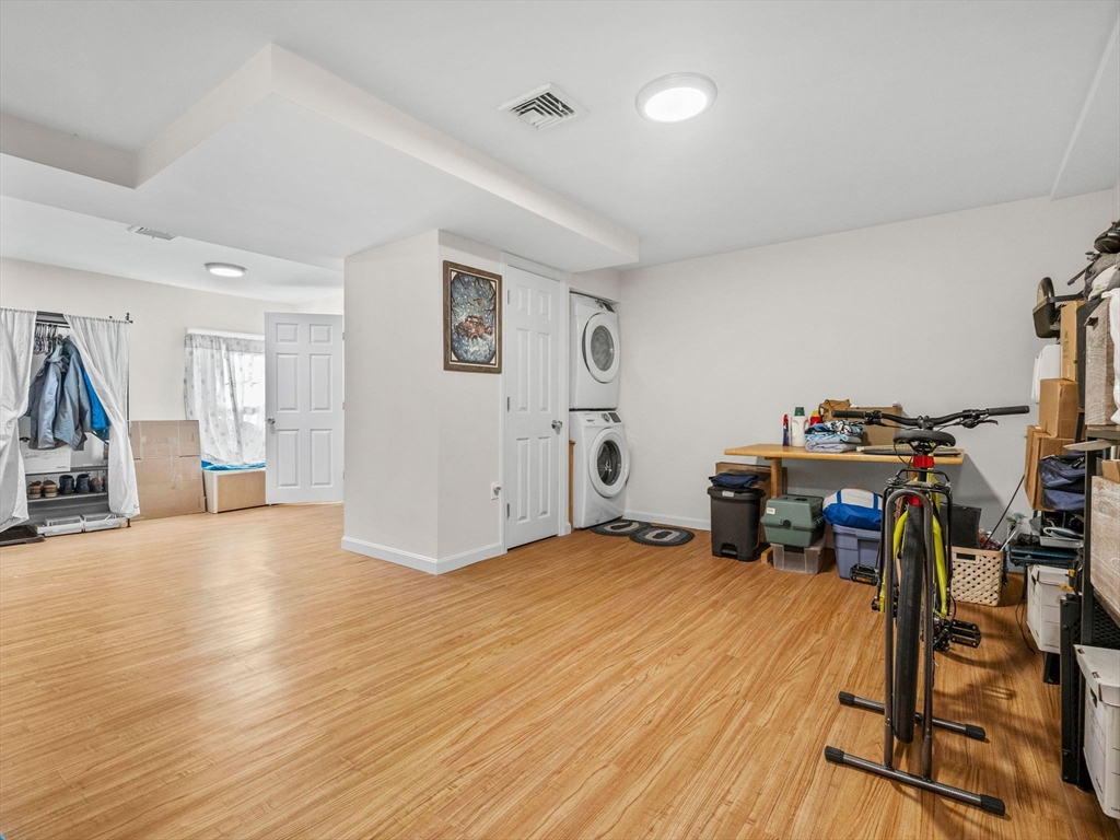 372 River St # 4