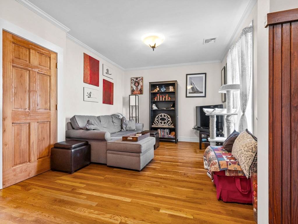 372 River St # 4