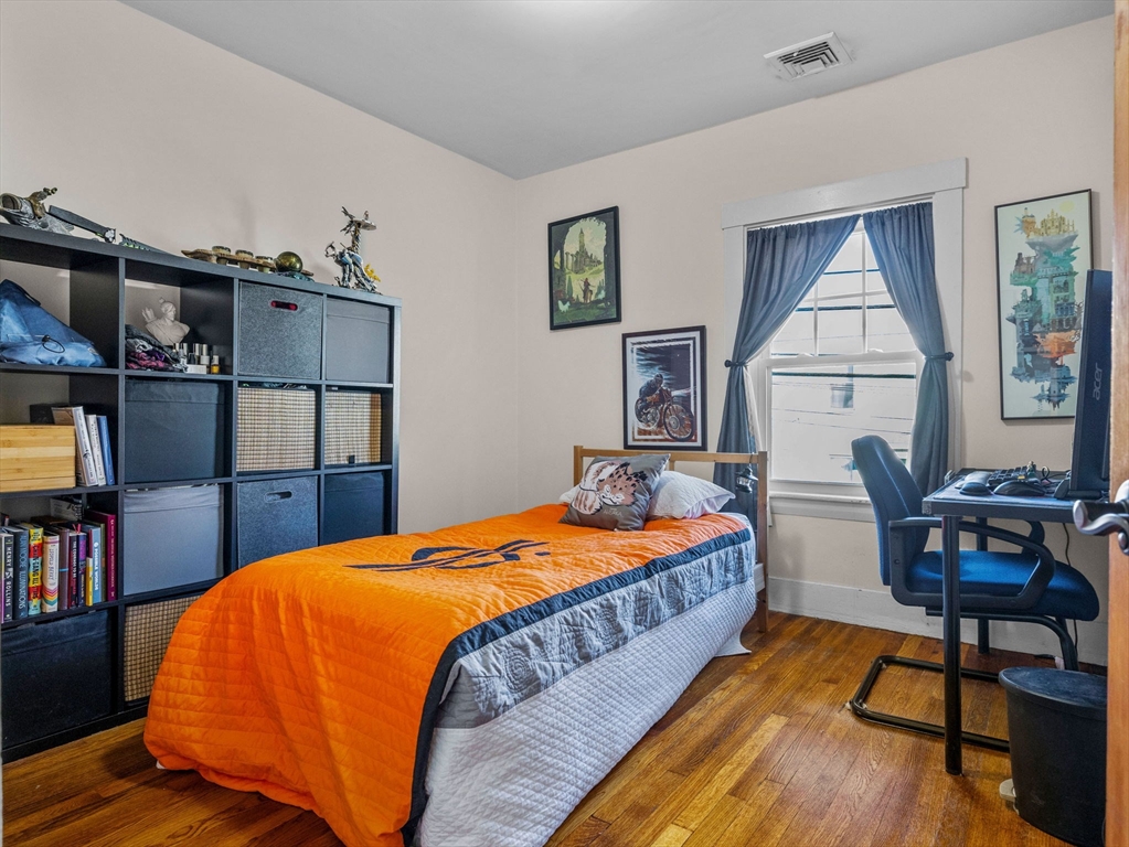 372 River St # 4
