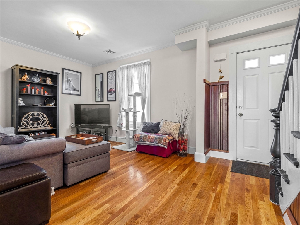 372 River St # 4