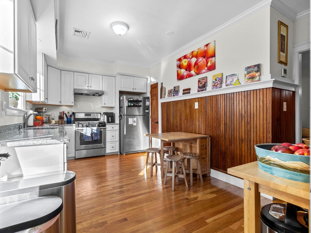 372 River St # 4