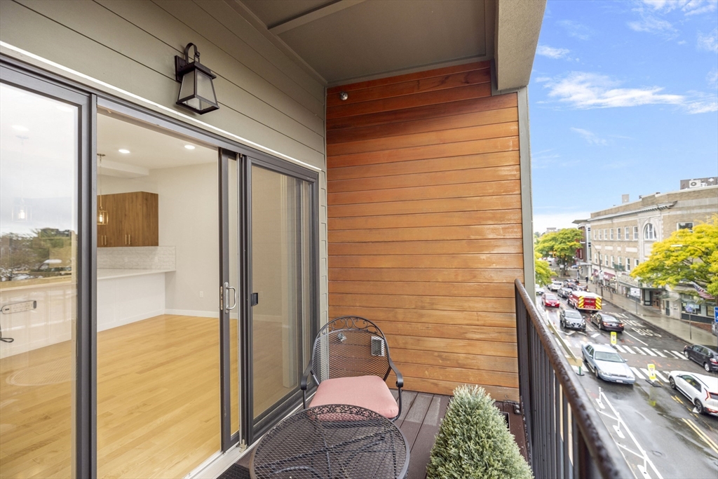 17 Holland Street # 301