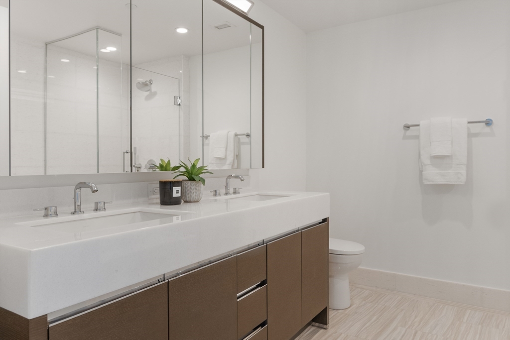 100 Lovejoy Wharf # 9C