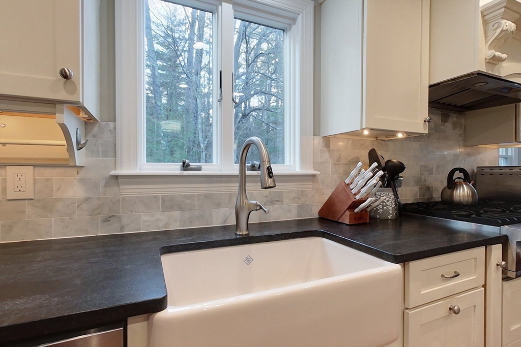 233 Nashua Rd