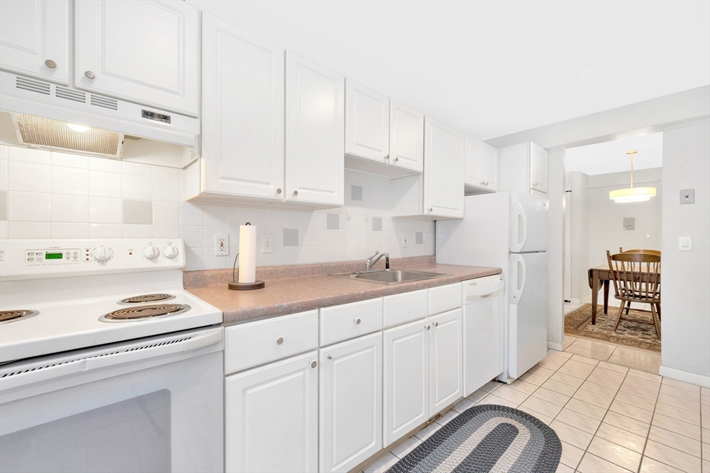 7 Colonial Village Dr # 2