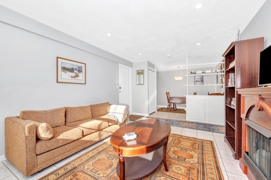 7 Colonial Village Dr # 2