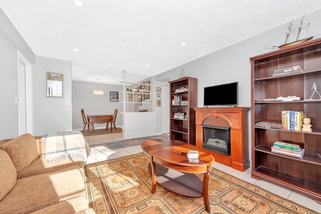 7 Colonial Village Dr # 2