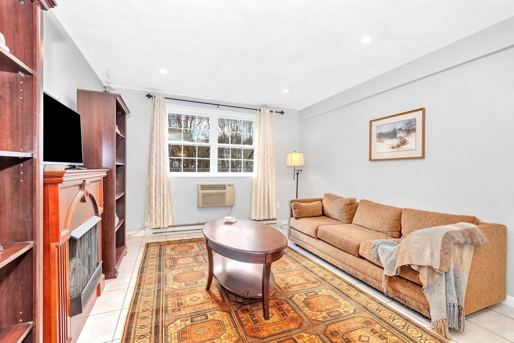 7 Colonial Village Dr # 2