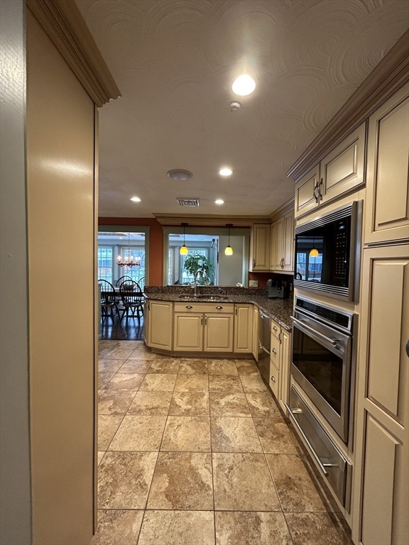 21 Fieldstone Dr