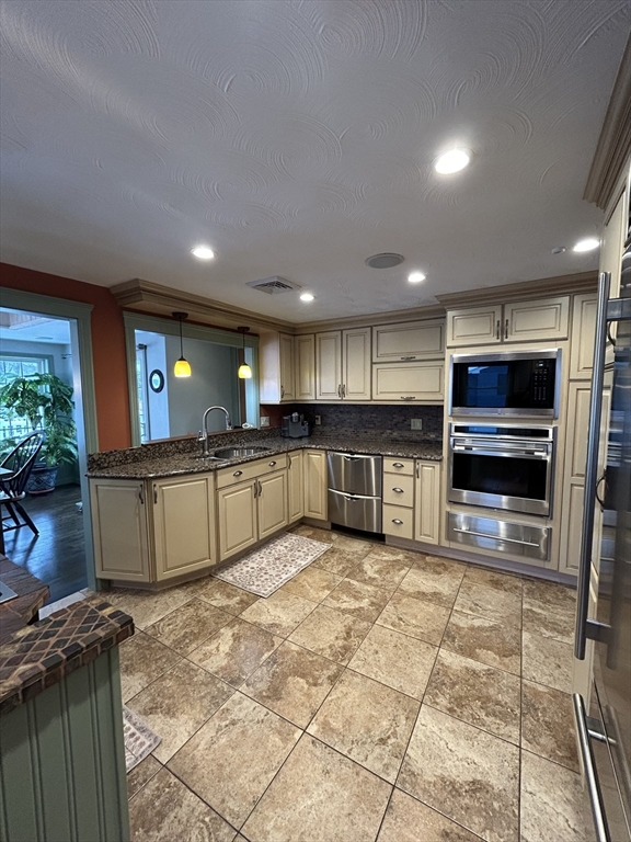 21 Fieldstone Dr