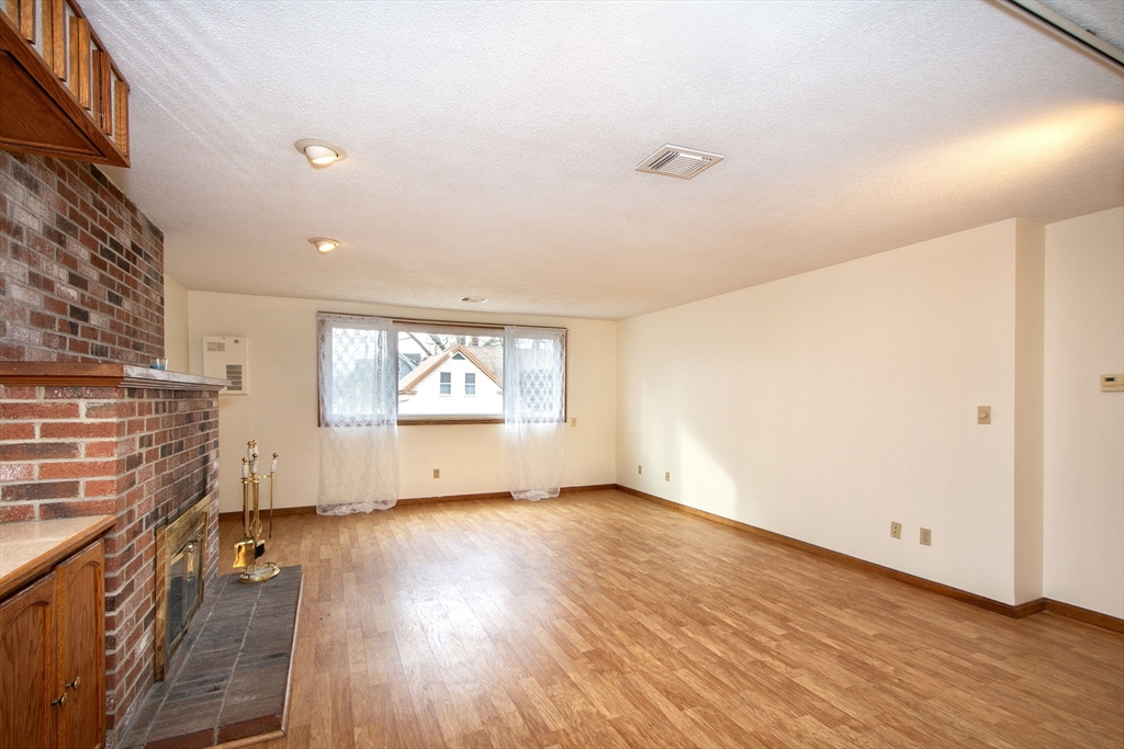 40 Cross St # 4