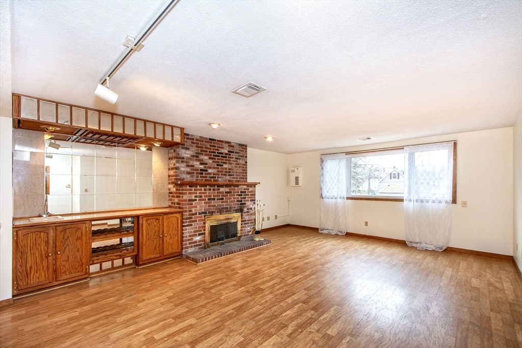 40 Cross St # 4