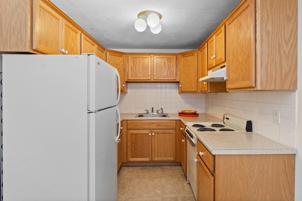 2 Town House Ln # 6