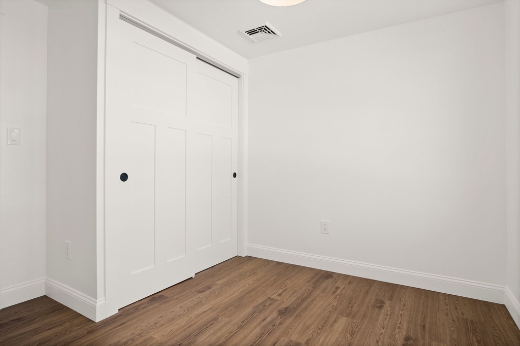 4 Jethro St