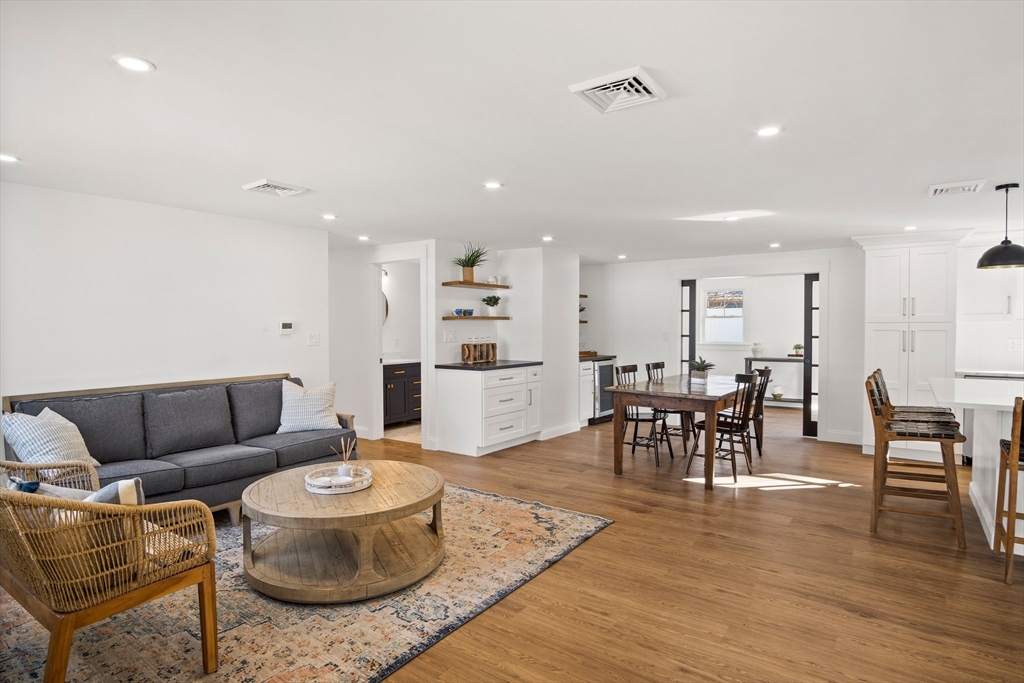 4 Jethro St