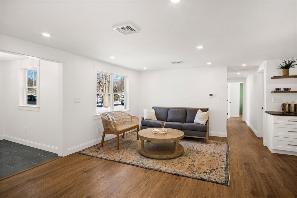 4 Jethro St