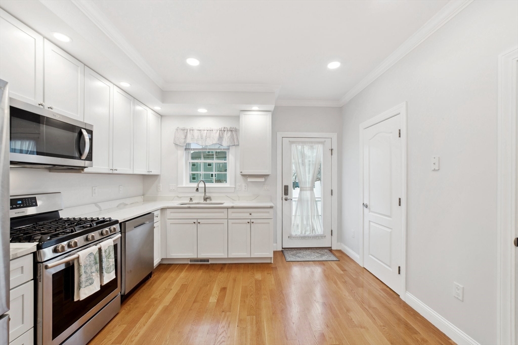 9 Webster St # 1