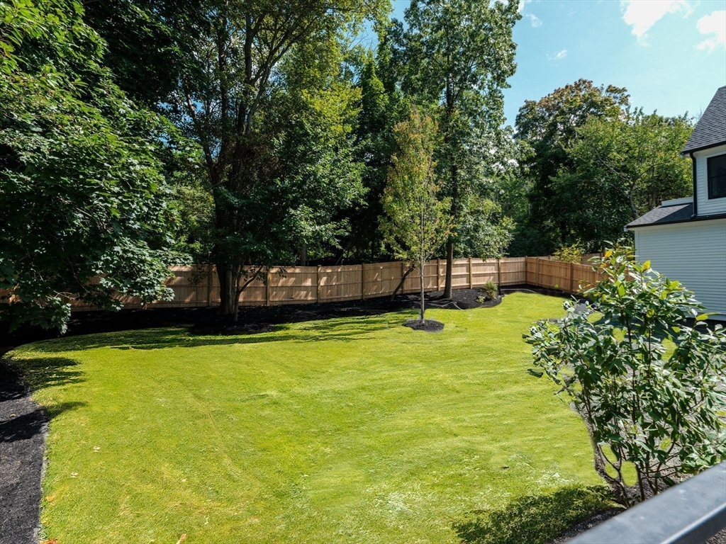 8 Elizabeth Ln