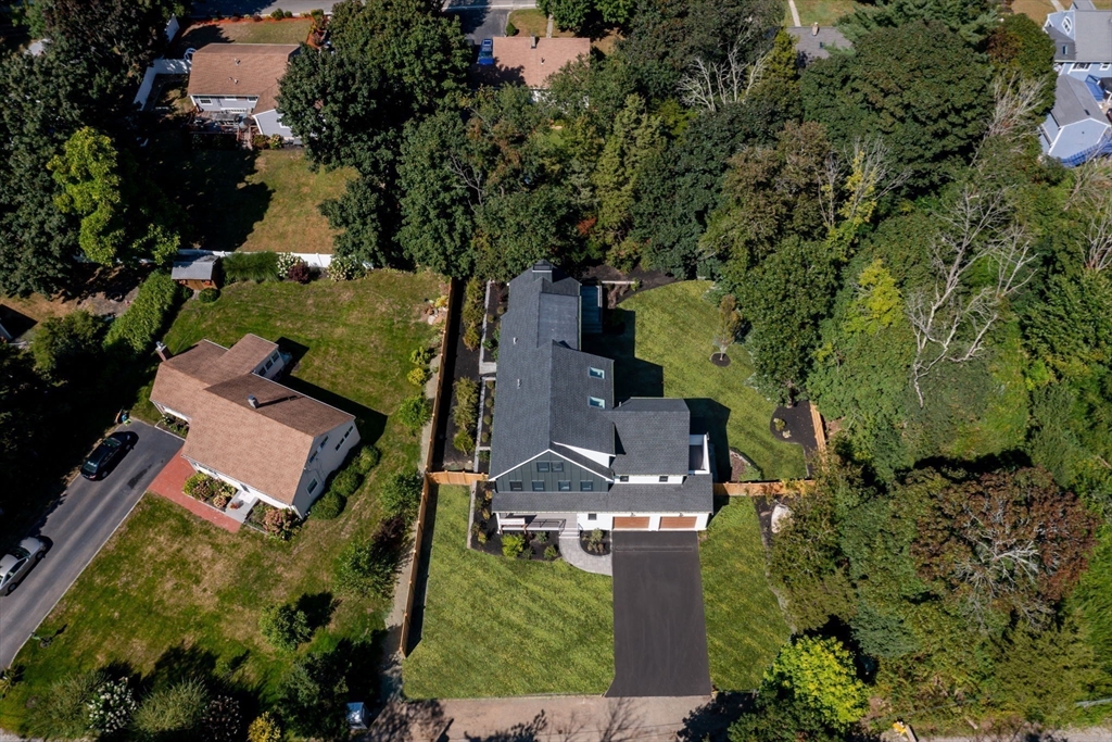 8 Elizabeth Ln